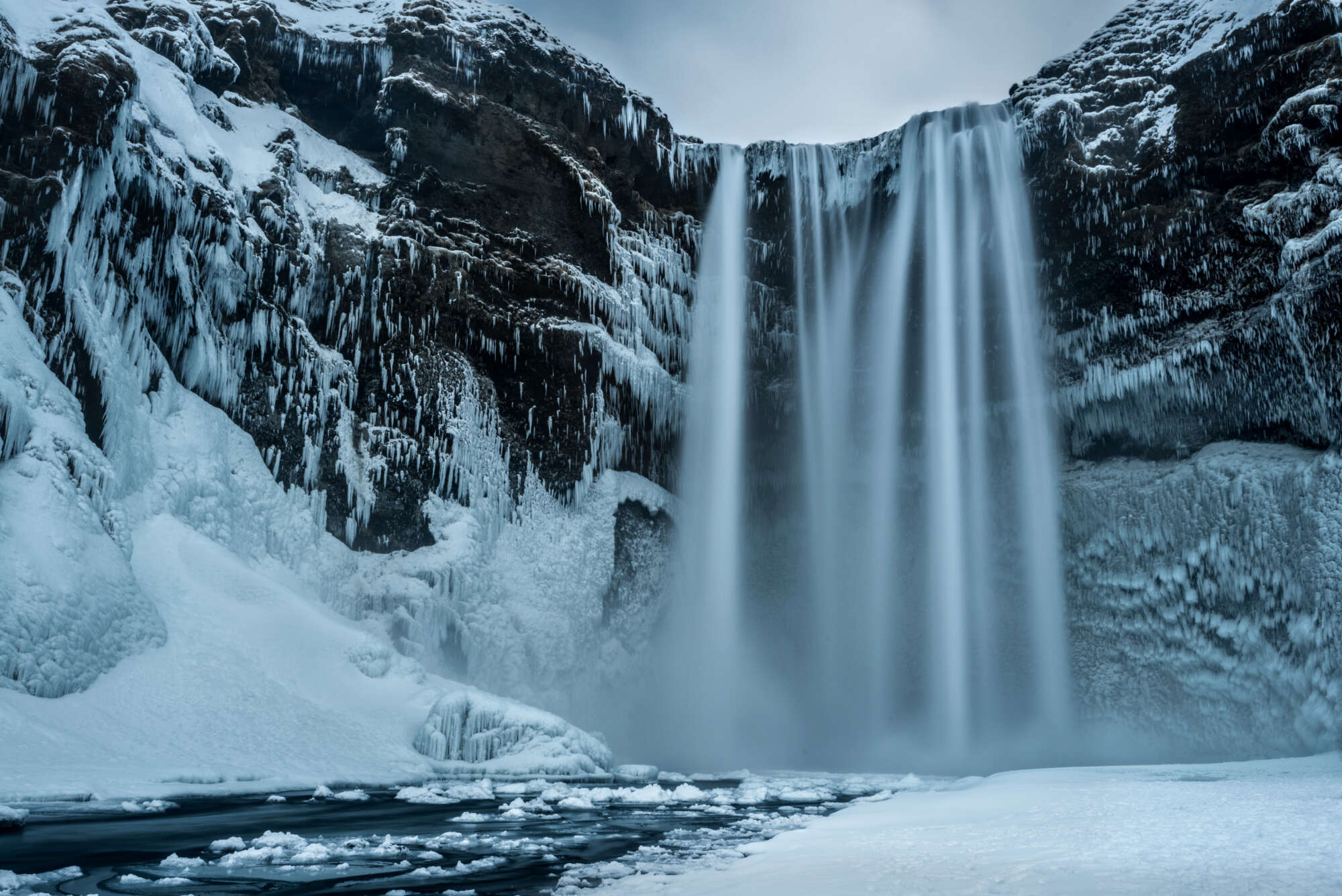 Skogafoss by Paul Gallagher aspect2i